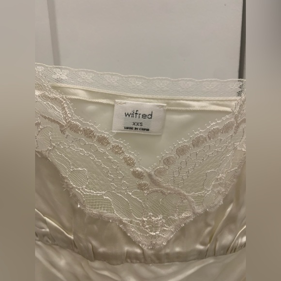 Aritzia Silk/Lace Tank - Picture 3 of 3